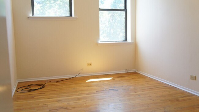 Foto del edificio - 2319 N Kedzie Blvd