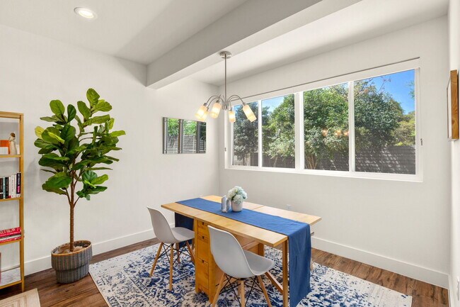 Foto del edificio - 604 N Bluff Dr