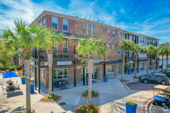 Building Photo - Central Square at Watermark