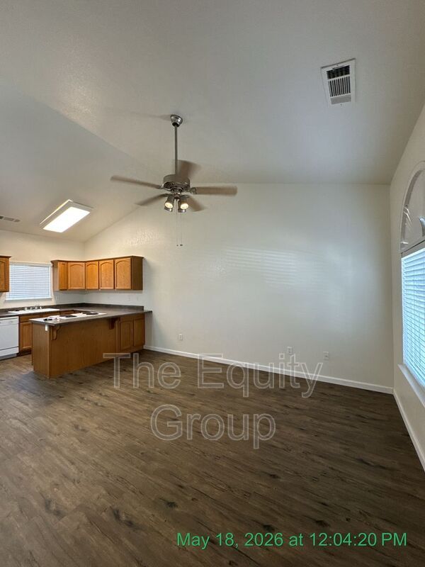 Foto del edificio - 1323 S Crowe St
