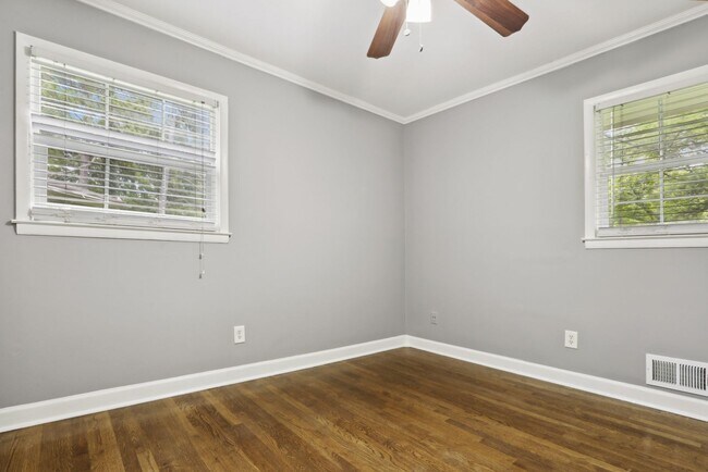 Foto del edificio - 1701 Atherton Circle