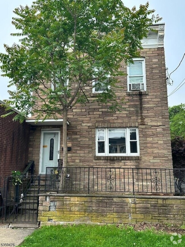 Building Photo - 1620 S Wood Ave