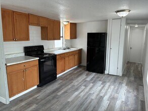 Building Photo - 1025 W Socrum Loop Rd