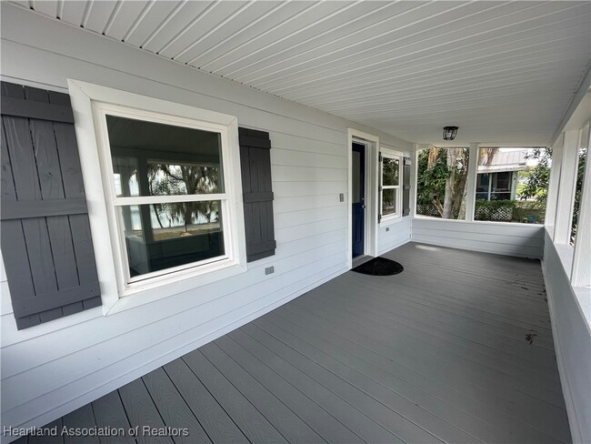 Foto del edificio - 405 W Lake Isis Ave