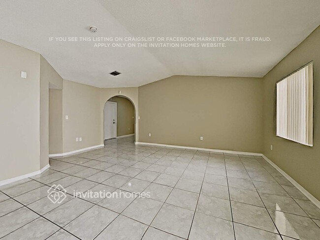 Building Photo - 15555 SW 95th Ln