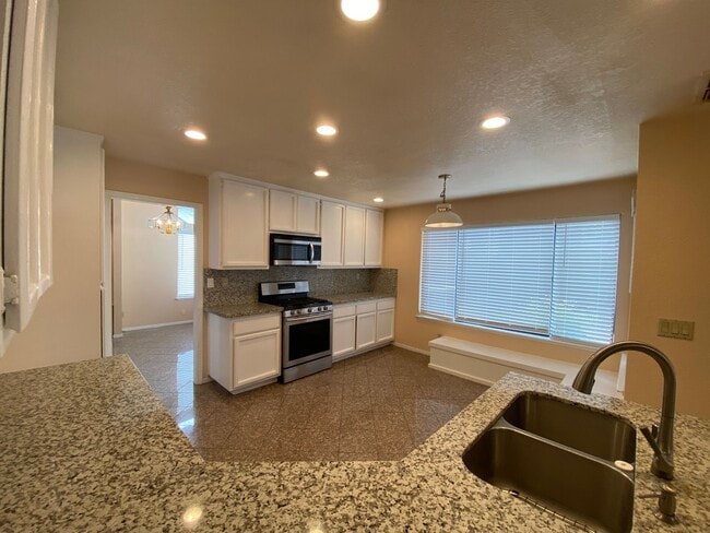 Building Photo - Spacious 2-Story in Laguna Park Village