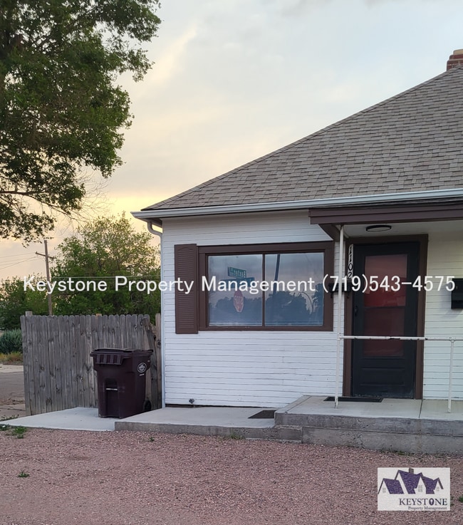 Building Photo - Small Dog Allowed! 1 Bedroom/1 Bathroom/1 Car Garage for Storage  $875/$875