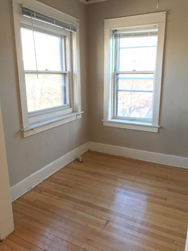 Interior Photo - 719 Knapp