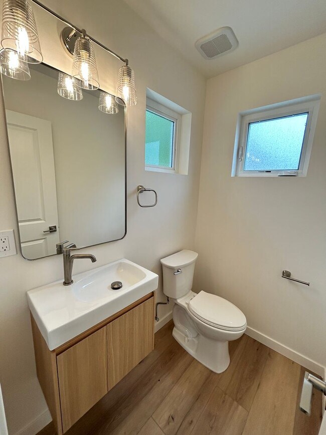 Building Photo - 8024