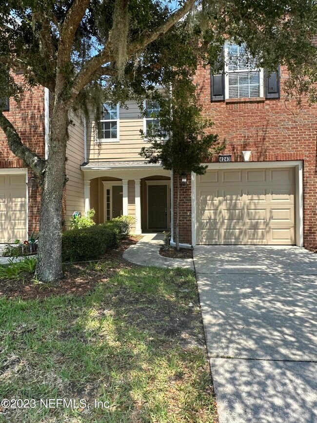 Foto del edificio - 4243 Highwood Dr