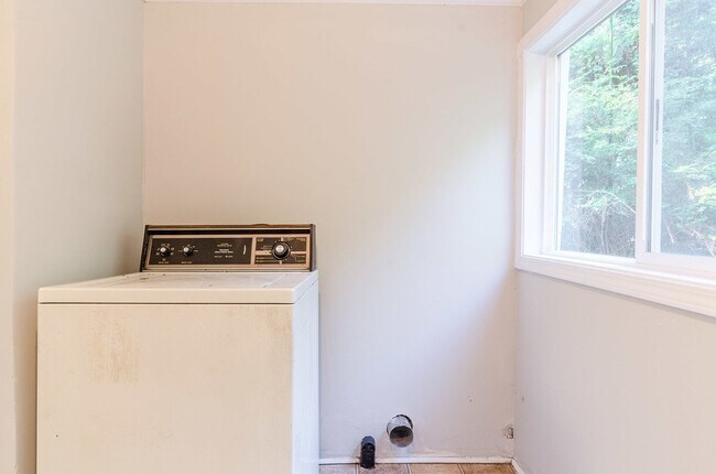 Foto del edificio - 1233 Cheshire Ave