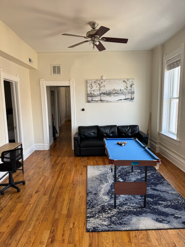 Foto del edificio - 1458 N Maplewood Ave