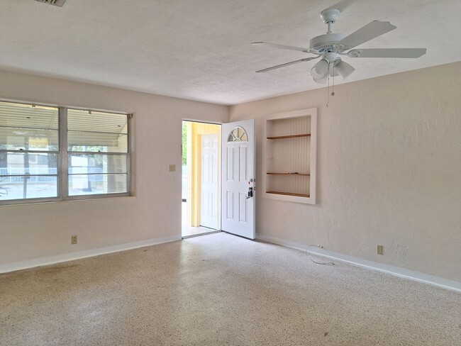 Building Photo - NSB BEACHSIDE - WALK TO FLAGLER AVE!