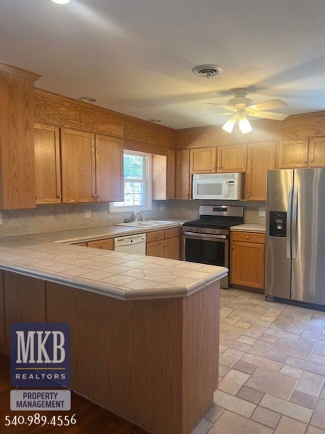 Building Photo - 4bd/3bth SW County Home