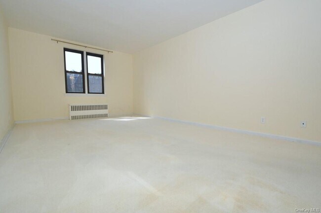 Building Photo - 142 Garth Rd