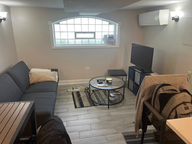 Building Photo - 5149 W Wellington Ave