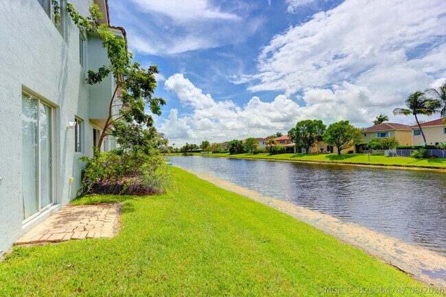 Foto del edificio - 3061 Laurel Ridge Cir