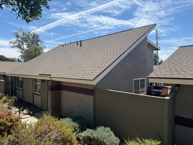 Building Photo - 1612 Carmel Cir E