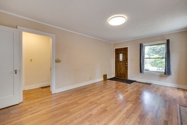Foto del edificio - Adorable Wedgewood 4 Bedroom Available Now!