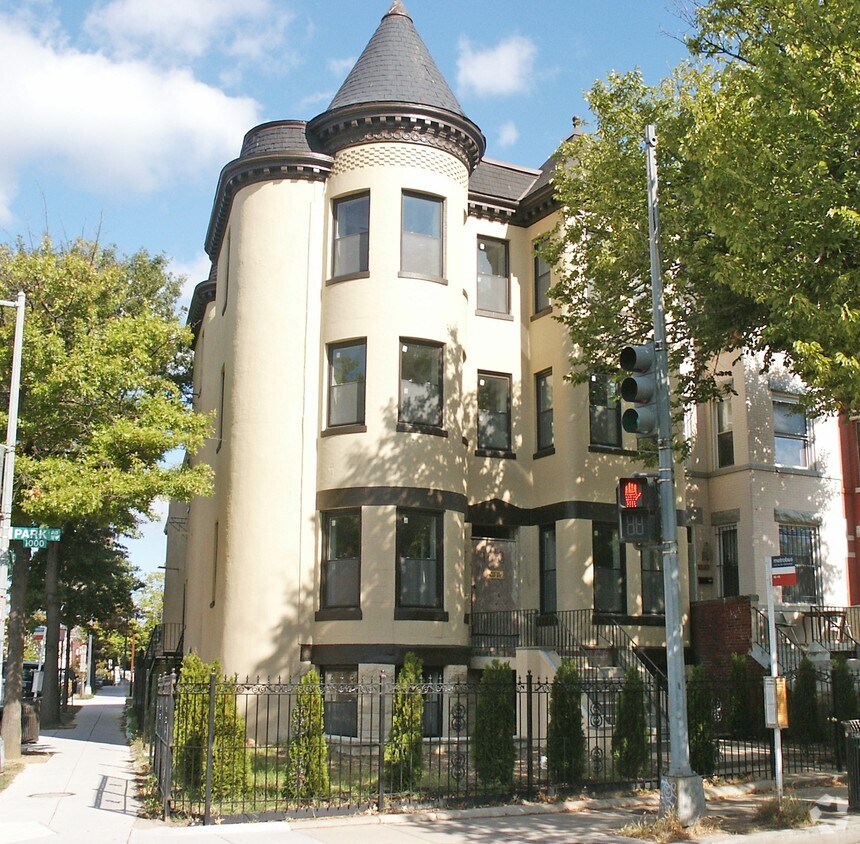 Foto del edificio - 1033 Park Rd NW