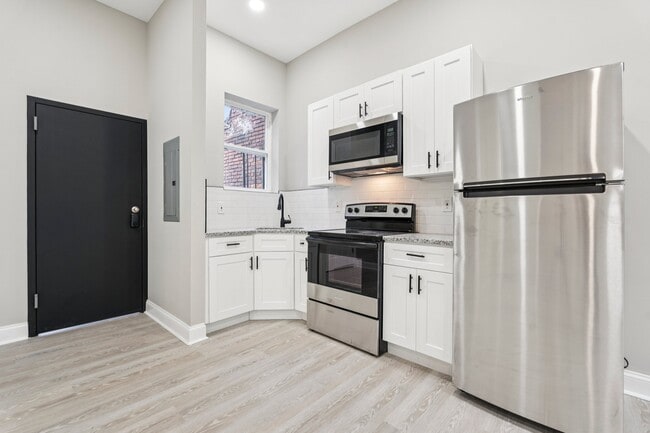 Building Photo - 916 N Arlington Ave