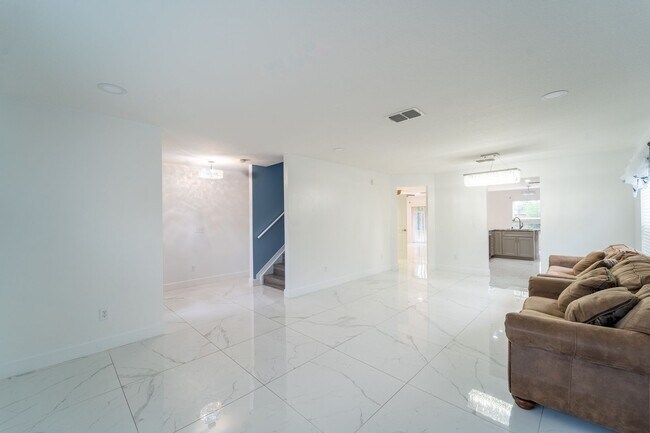 Building Photo - 129 Bella Rosa Cir