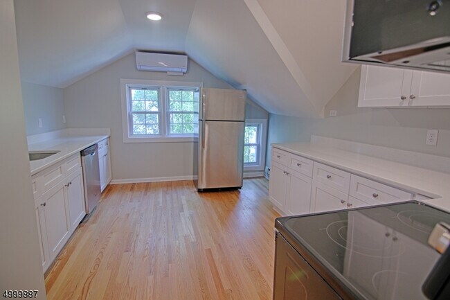 Building Photo - 30 Olcott Square
