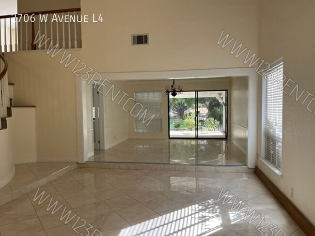 Building Photo - 2706 W Ave L4