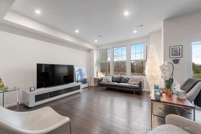 Building Photo - 515 Watercress Dr