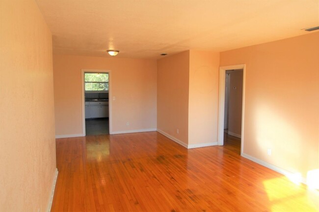 Building Photo - 1038 Arco Drive - 4