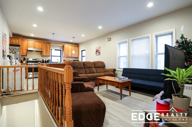 Foto del edificio - 121 Glenville Ave