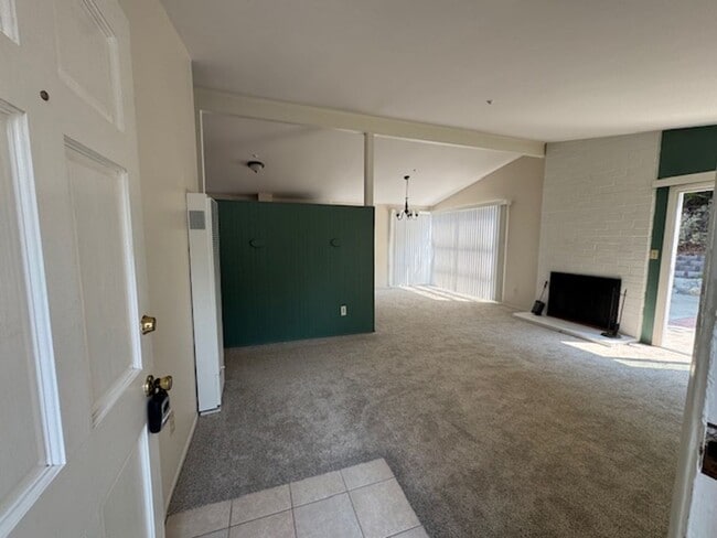 Foto del edificio - Charming 3-Bedroom Home for Rent in Serra ...