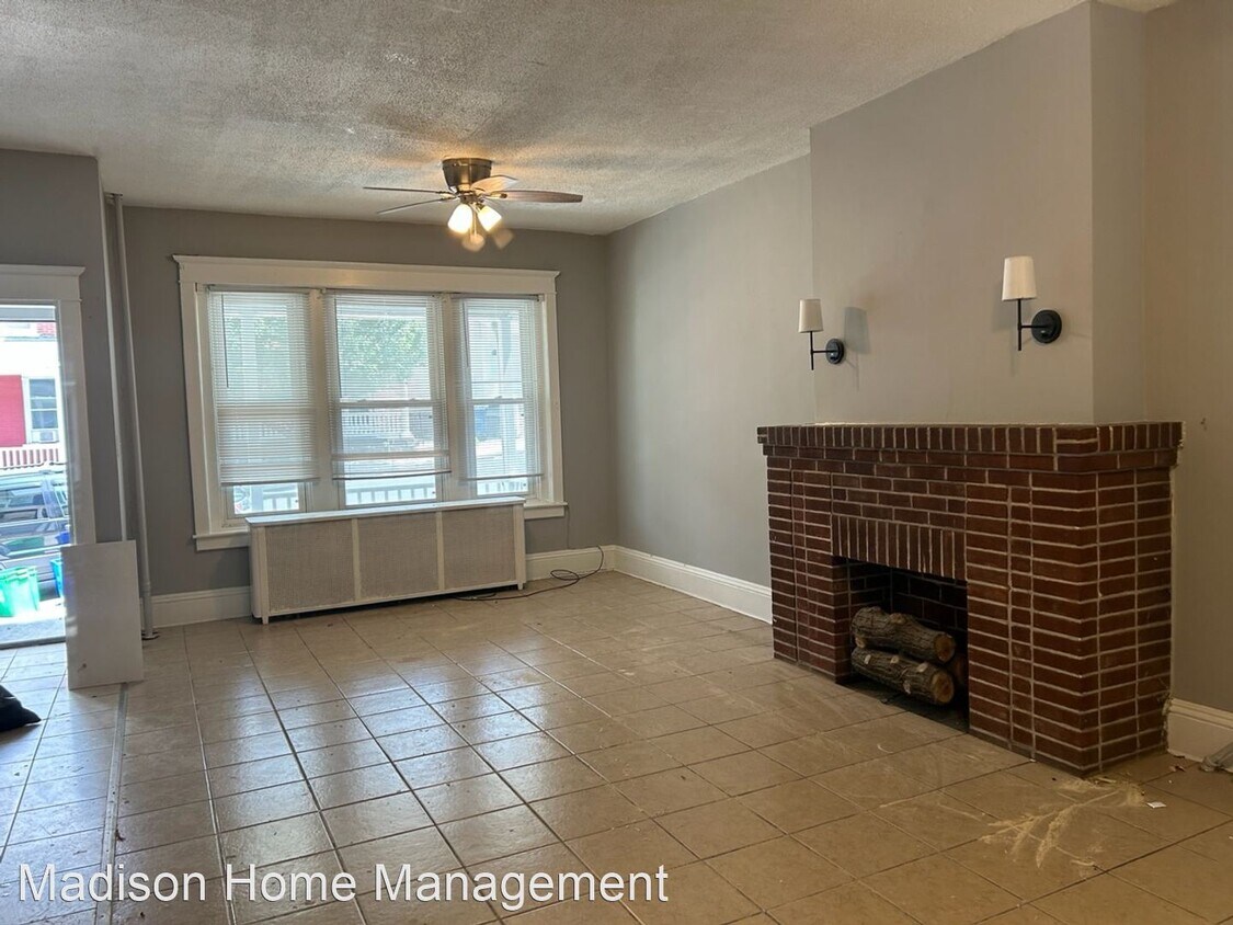 Primary Photo - 7 br, 2.5 bath House - 452 Carlton Ave