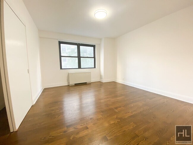 Building Photo - East 89 Street
