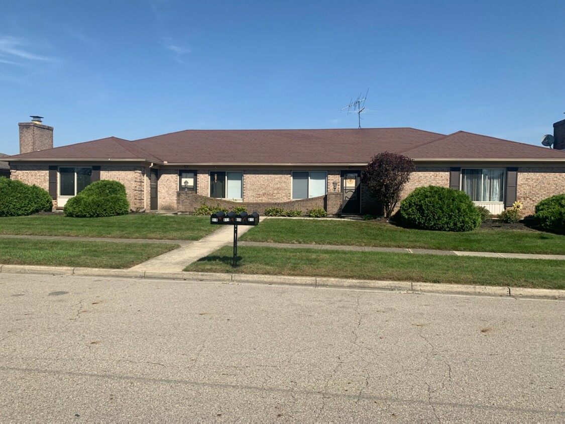 Primary Photo - 913 Henley Ct