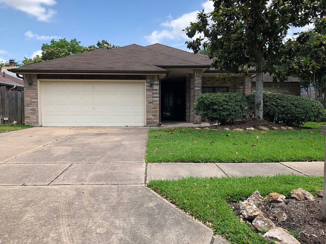 Primary Photo - 22014 Shady Valley Dr