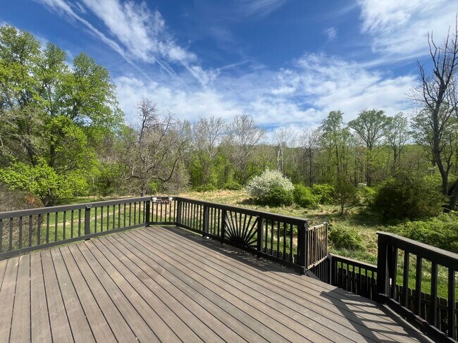 Foto del edificio - 516 Meadow Hall Dr