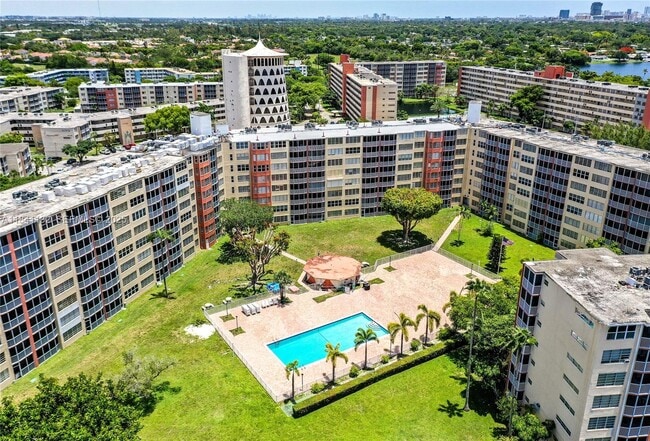 Building Photo - 1750 NE 191st St