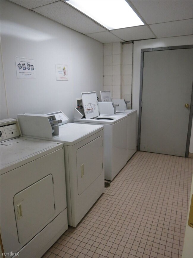 Foto del edificio - 2 br, 1 bath 4plex - 2056 Jackson St Unit #12