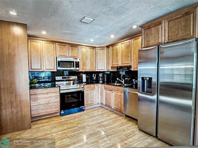 Foto del edificio - 141 Rutland Blvd