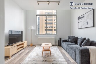 Building Photo - 556 3rd Ave