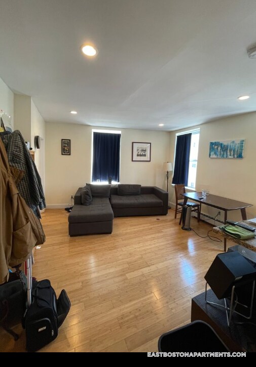 Foto del edificio - 212 Maverick St