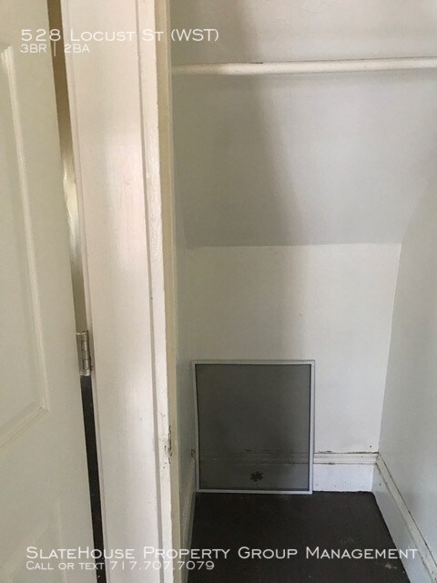 Building Photo - Large 3 bedroom house with two full bathrooms