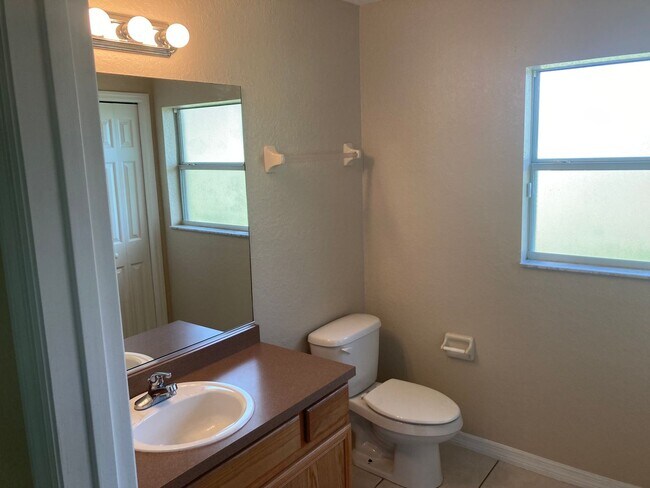 Building Photo - 3/2 Home Silver Springs Shores