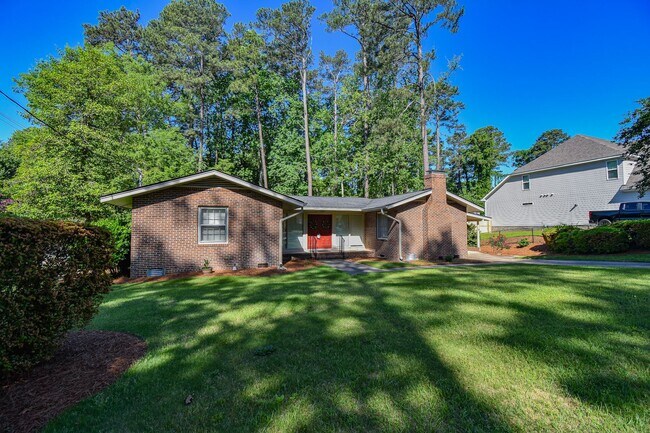 Building Photo - Available Now! 3 Bedroom 2 Bathroom Home- ...