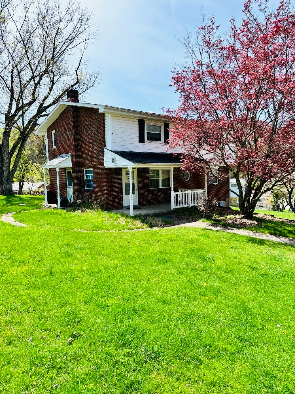 Building Photo - 406 Eden Dr