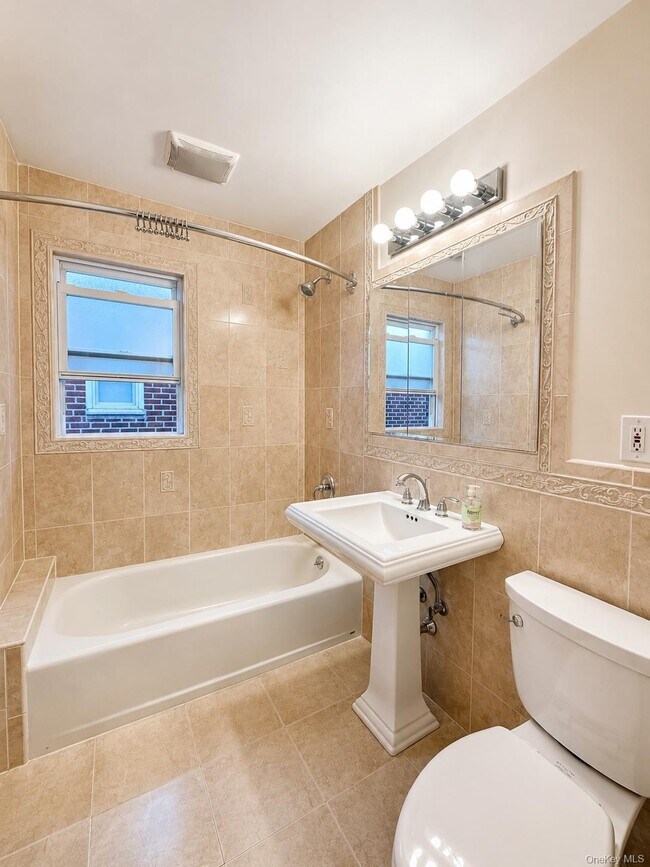Foto del edificio - 61-34 76th St