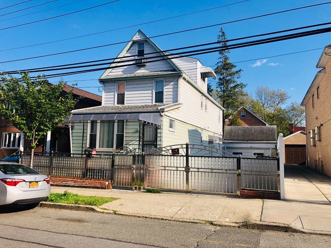 Primary Photo - 159-10 72nd Ave