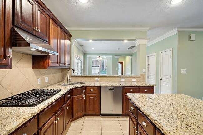 Building Photo - 2626 Couch St