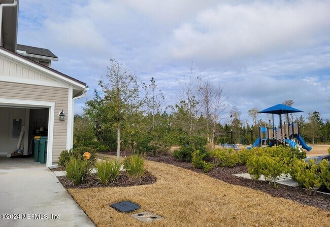 Building Photo - 13952 Sterely Ct N